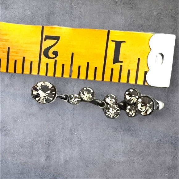 Long dangling crystal earrings black metal - Picture 5 of 5